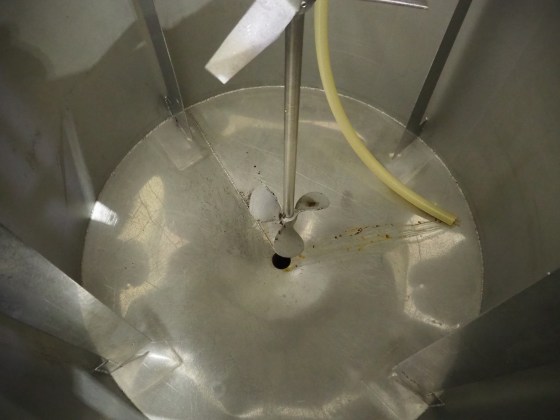 Stainless Steel Tank 1000 lts with Stirer and Pump Pic 05